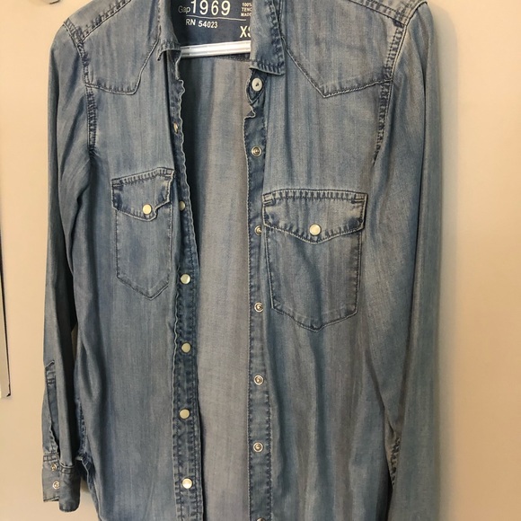 Gap Denim Shirt - Picture 2 of 5